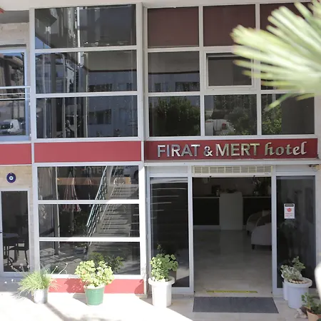 Firat Mert Готель Чешме