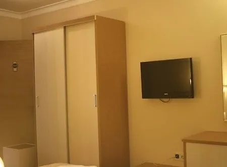 Firat Mert Готель Чешме
