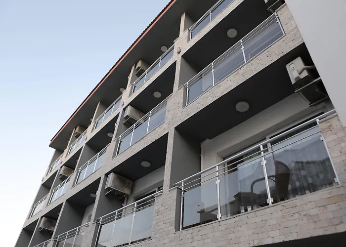 Firat Mert Hotell Çeşme