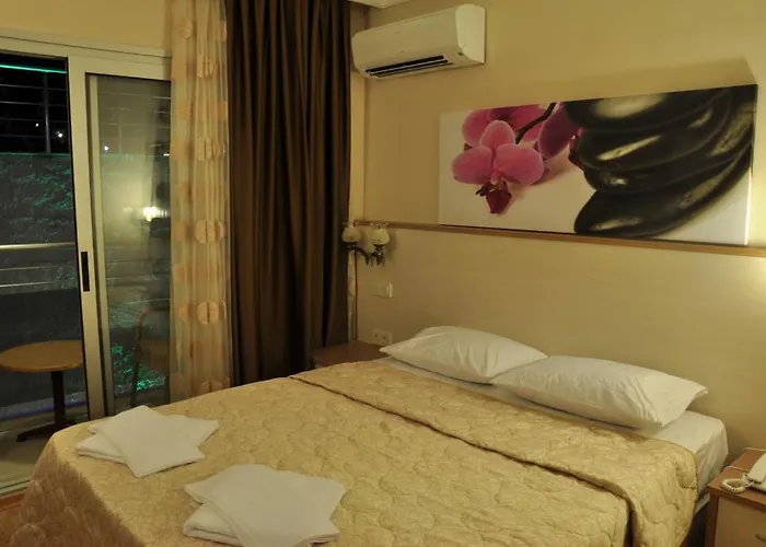 Hotell Firat Mert Çeşme