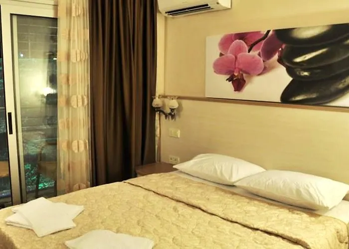 Firat Mert Hotell Çeşme